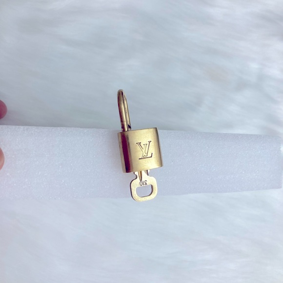 Louis Vuitton 310 - Picture 4 of 4